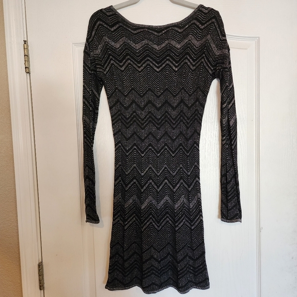Express black and silver chevron long sleeve dress Size M - Picture 5 of 10